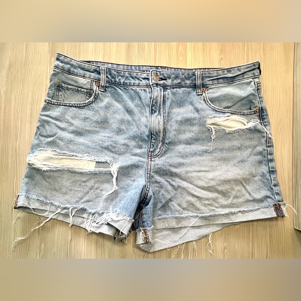 American Eagle Shorts Women’s Size 18 High Waisted Distressed Denim Blue Ripped